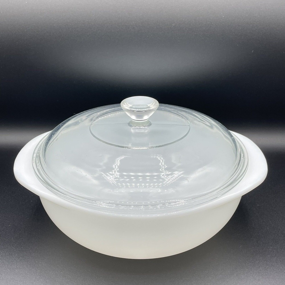 Vintage Pyrex White #18  Casserole Dish Bowl with Lid 623C XERYP PRINT‎